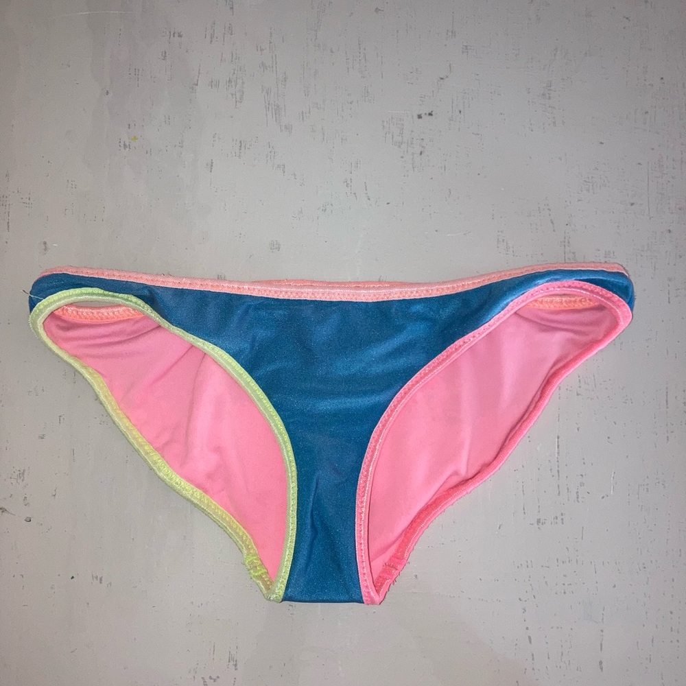 Triangl Bikini bottoms!!